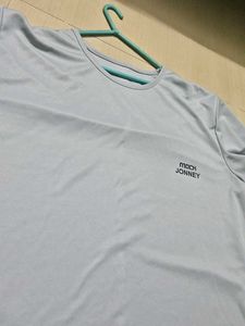 gray plain tshirt