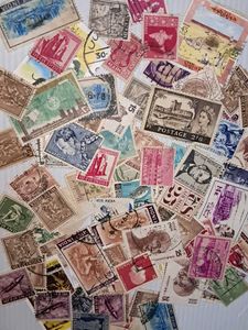 100 Assorted Vintage WorldWide stamps