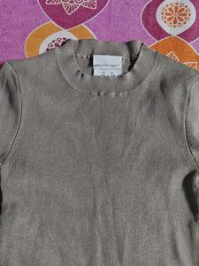 it's a cute crop top for daily and casual wear