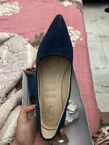 Elegant Navy Blue Pointed Toe Heels