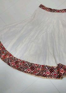 Elegant White Lehenga with Embellished Border