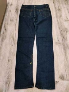sc9980 Sabrin jeans waist 28 inches