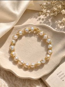 Elegant Pearl &amp; Gold Tone Bracelet