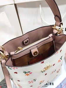 COACH* *MOLLIE BUCKET CANVAS BAG* WIDOUT BOX