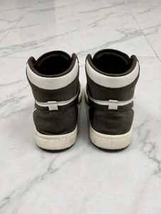 NIKE AIR JORDAN RETRO HIGH SNEAKERS 👟