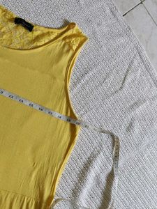 Flowy Yellow Sleeveless Dress