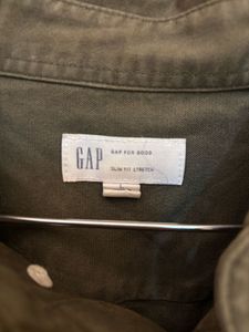 GAP Men's Olive Green Button-Up Shirt
