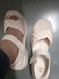 Zudio Platform Sandals