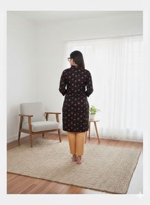 Elegant Black &amp; Red Floral Print Kurta