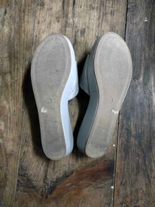🌸Five by Inc. Grey Quilted Slides