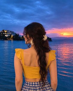 Chic Yellow Tie-Front Crop Top
