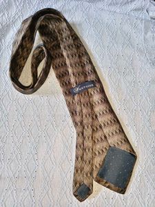Elegant Diamond Pattern Tie