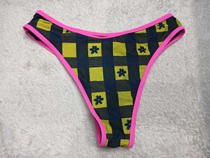 Cute Gingham♥️❤️ Flower Thong Panty