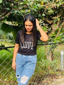 Distressed Denim Jeans with diamond Tshirt