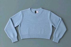 POWDER BLUE CROPPED CREW NECK KNIT SWEATER