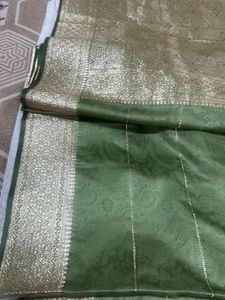 Elegant olive 🫒 Silk Saree with Gold Zari Work