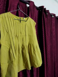 Stylish Yellow Sleeveless Top