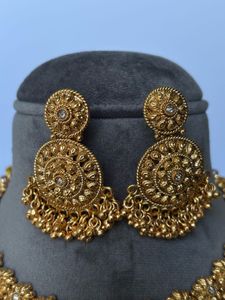 Exquisite Gold-Tone Necklace &amp; Earring Set