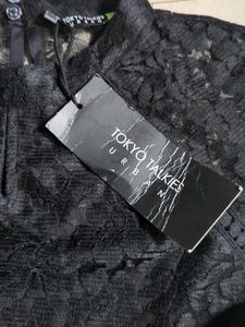 Chic Black Lace Sleeveless Top