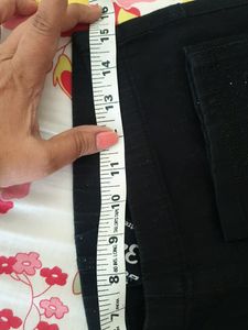 3/4th Elastic Fit Jeggings With Embroidery At End