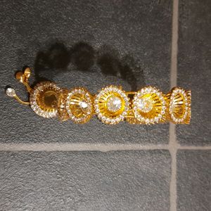 Fancy Braclet In Golden Colour ✨️