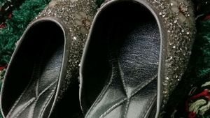 One Time Use Only Heels Hai Isliye Pahan Nhi Rahi New Hai Totally 😍