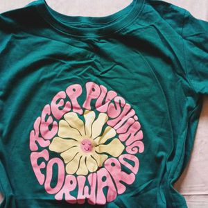 Graphic Tee "Keep Pushing Forward"
