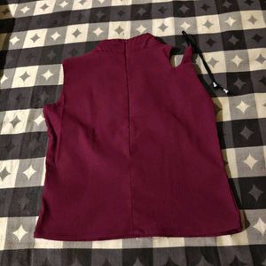 Chic Sleeveless Top with Pearl Detail