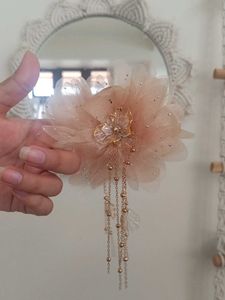 Elegant Floral Hair Clip