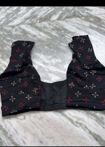 Elegant Black Saree with Floral Print