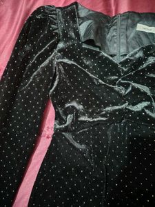 Elegant Black Velvet sweet heart neckline dress