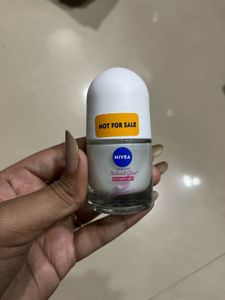 NIVEA Natural Glow Roll-On Deodorant
