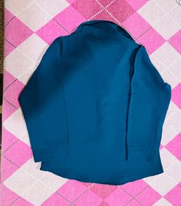 Stylish Blue Collared Top