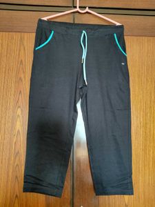 Black Cropped Athletic Capris