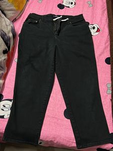 Black Cropped Jeans