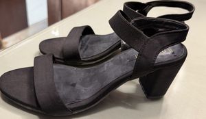 Nayaa Black Elastic Strap Sandals