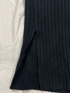Chic Ribbed Midi Skirt with Side Slit