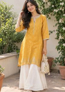 Orange kurta with gold motifs size XL