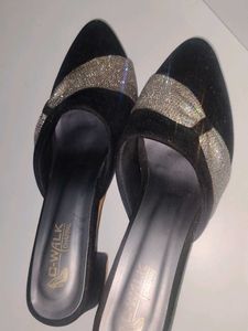 Stylish Black Heels with Glitter Accent