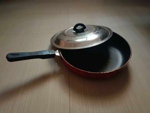 Non Sticky Pan With Lid Cover