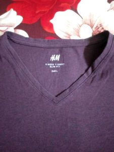 H&amp;M Burgundy V-Neck T-Shirt