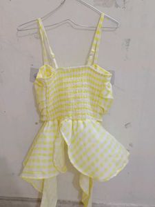 butter yellow top