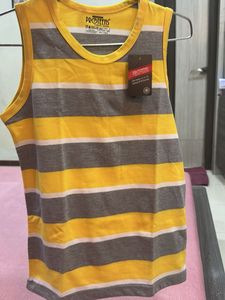 Sleevless boys t shirt