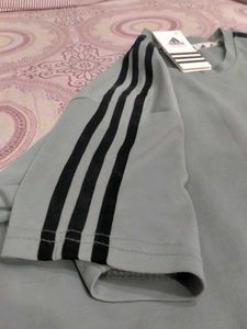 Adidas sports T-shirt l size