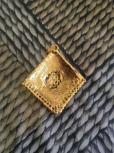 Exquisite Diamond &amp; Gold Pendant