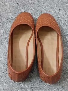 Stylish Brown Juttis