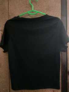 Classic fitted Black Crew Neck Tee