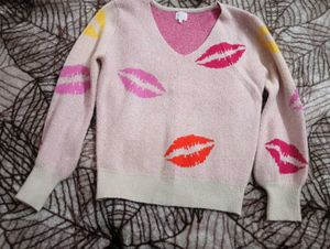 Lip Print V-Neck Sweater