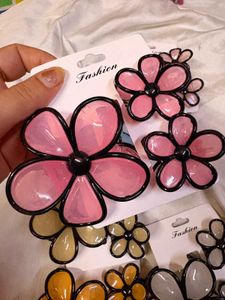 Flower Hair Claw Clips Set of two cards
