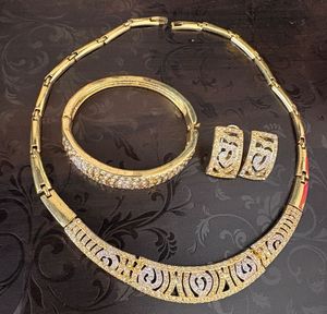 Elegant Gold &amp; Diamond Jewelry Set